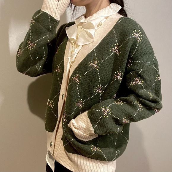 Vintage Style Green Floral Cardigan - Picture 2 of 3
